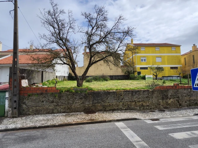 Terreno para Venda em Pontinha e Famões Foto 4