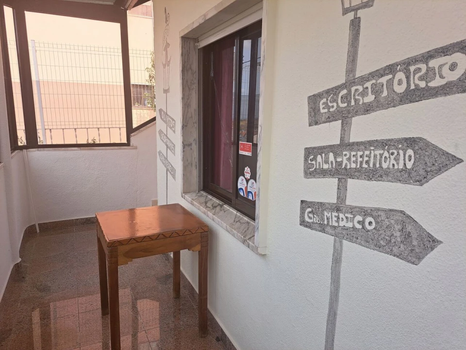 Moradia T7 para Venda em Ramada e Caneças Foto 3