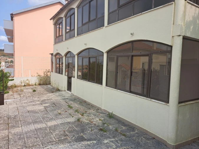 Moradia T7 para Venda em Ramada e Caneças