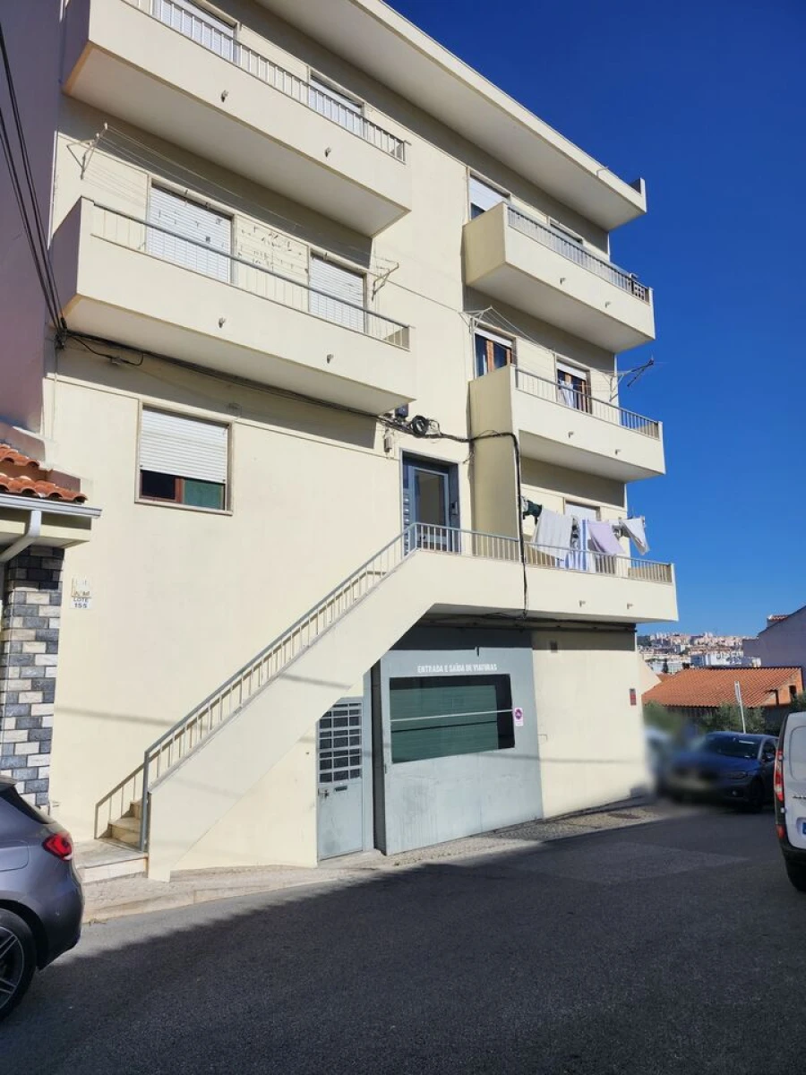 Prédio para Venda em Pontinha e Famões Foto 2