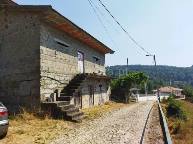 Moradia T2 para Venda em Campelo e Ovil Foto 2