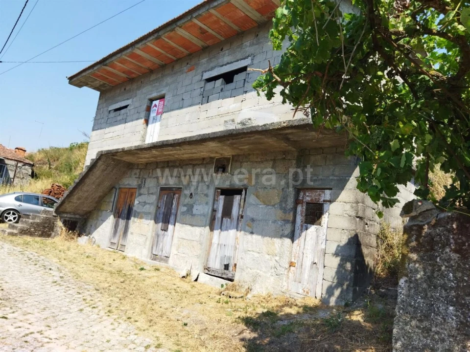 Moradia T2 para Venda em Campelo e Ovil Foto 4