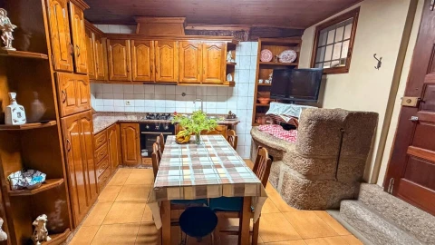 Moradia T4 para Venda em Teixeira e Teixeiró