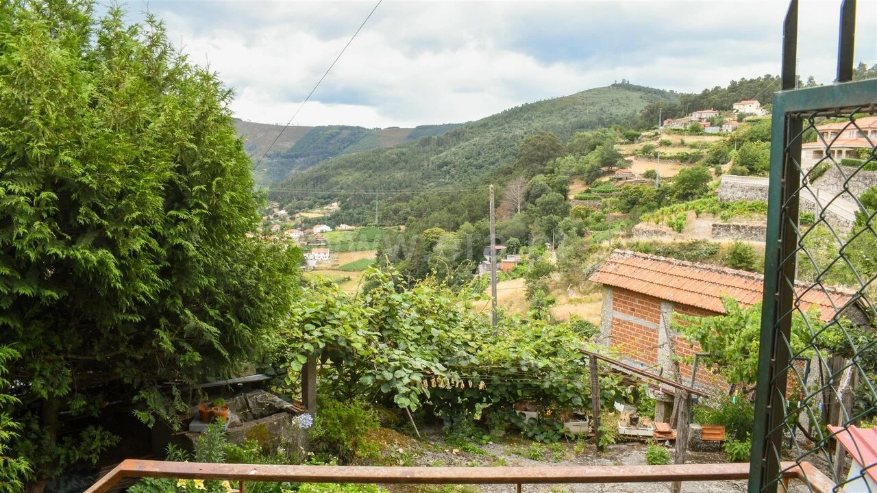 Moradia T4 para Venda em Teixeira e Teixeiró Foto 6