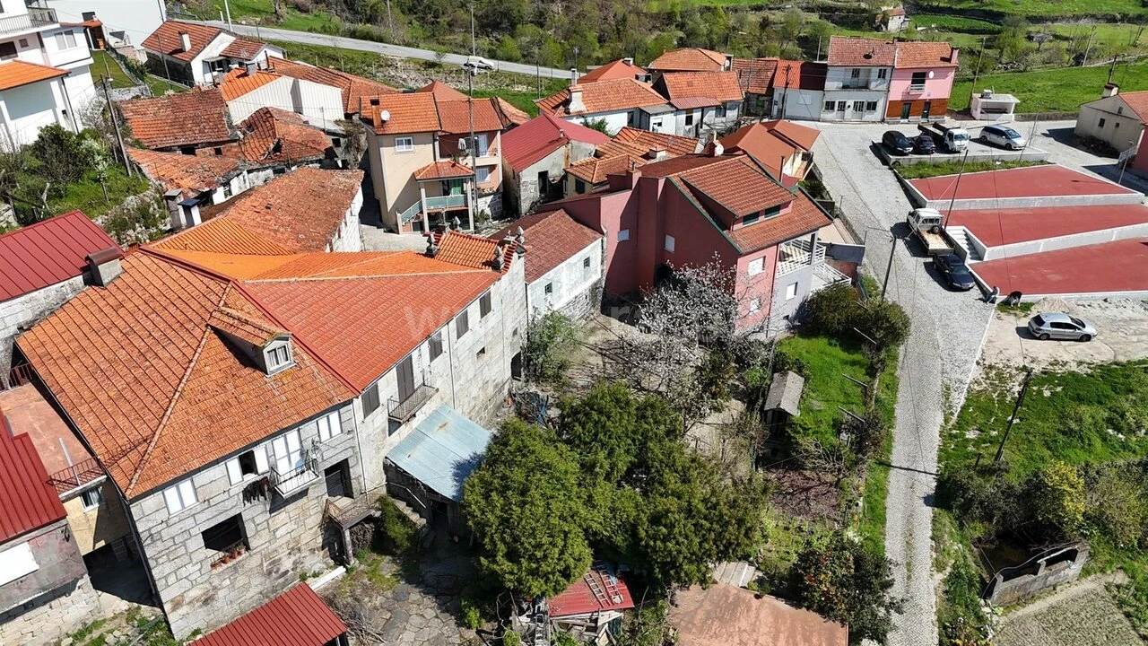 Moradia T4 para Venda em Teixeira e Teixeiró Foto 4