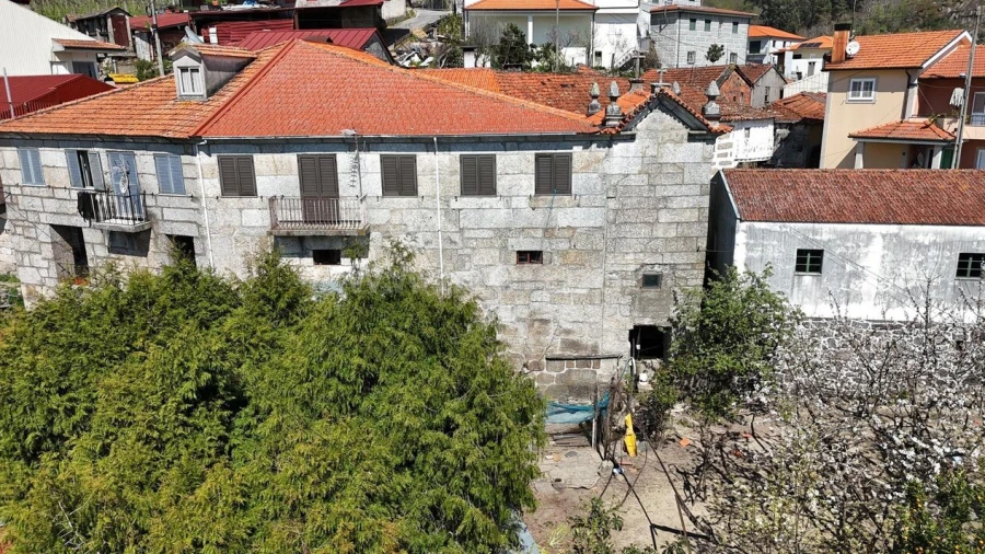 Moradia T4 para Venda em Teixeira e Teixeiró