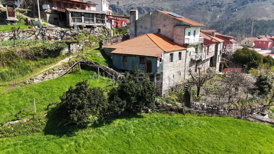 Moradia T0 para Venda em Teixeira e Teixeiró Foto 8