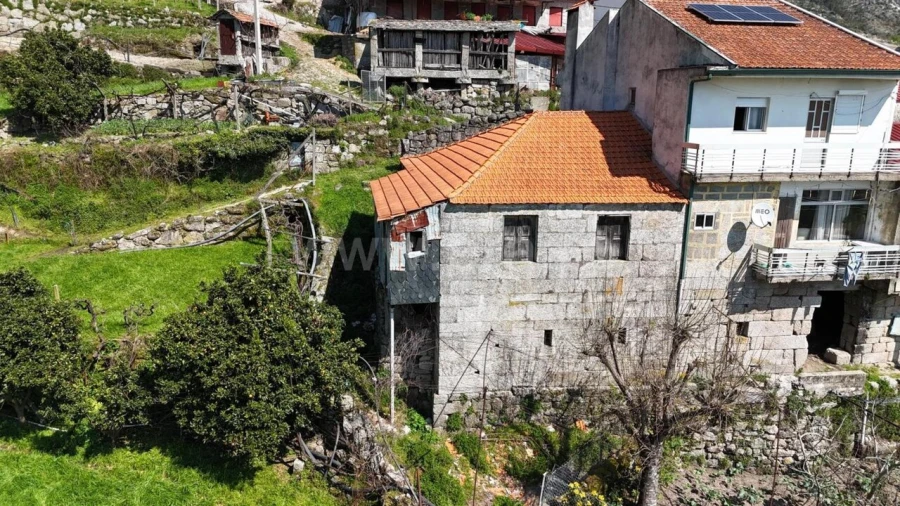 Moradia T0 para Venda em Teixeira e Teixeiró Foto 1