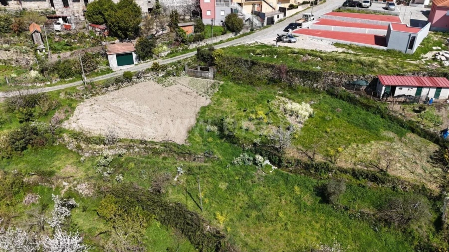 Moradia T0 para Venda em Teixeira e Teixeiró Foto 3