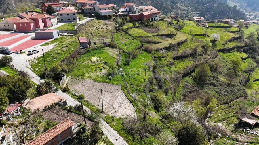 Moradia T0 para Venda em Teixeira e Teixeiró Foto 6