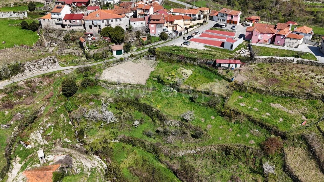 Moradia T0 para Venda em Teixeira e Teixeiró Foto 5