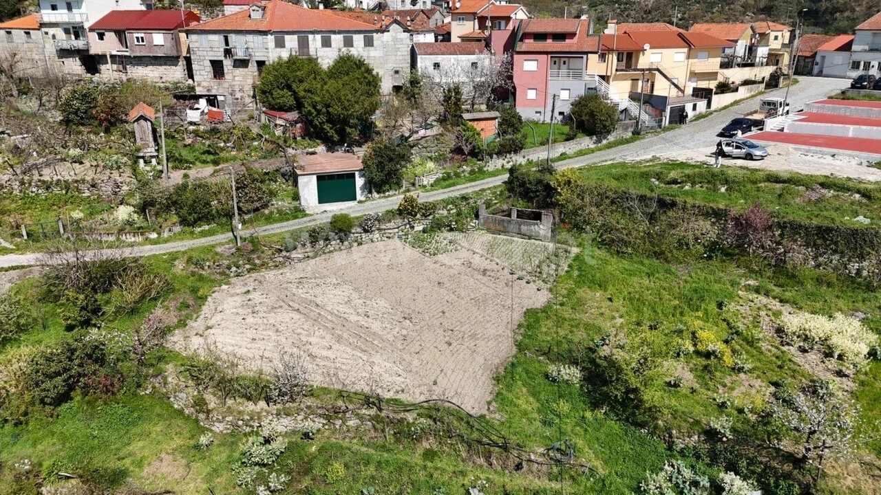 Moradia T0 para Venda em Teixeira e Teixeiró Foto 4