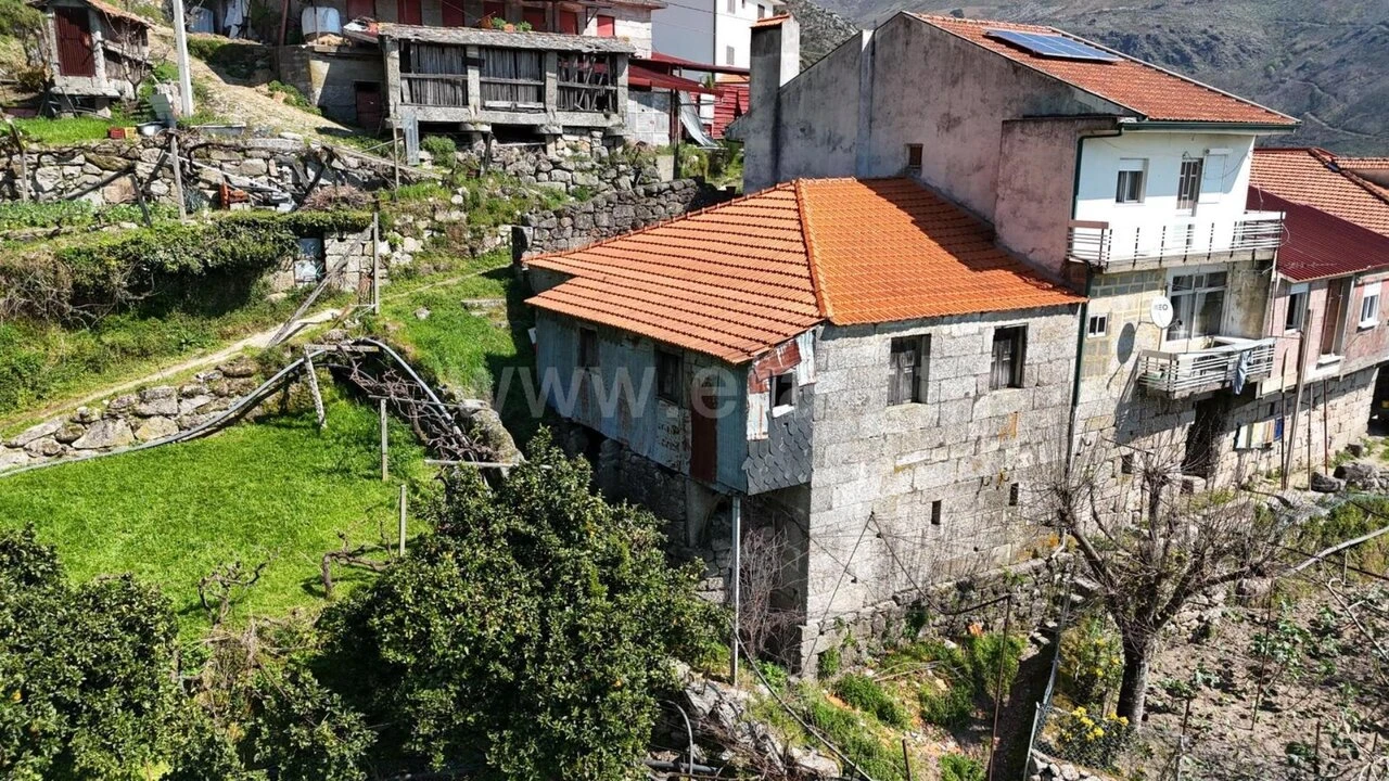 Moradia T0 para Venda em Teixeira e Teixeiró Foto 2