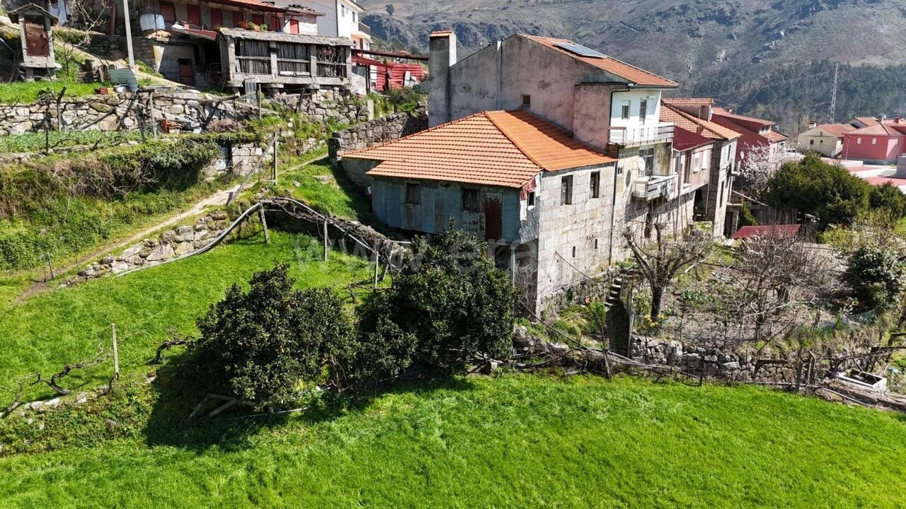 Moradia T0 para Venda em Teixeira e Teixeiró Foto 8