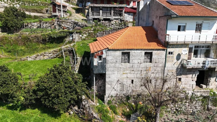 Moradia T0 para Venda em Teixeira e Teixeiró