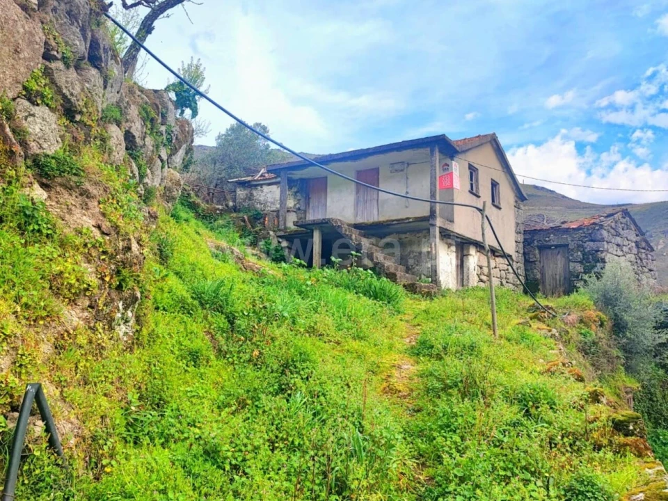 Moradia T0 para Venda em Teixeira e Teixeiró Foto 1