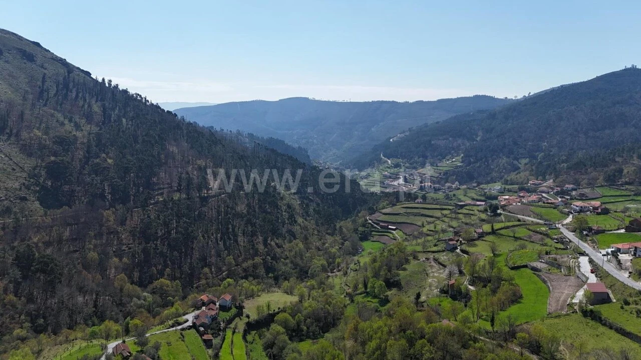 Moradia T0 para Venda em Teixeira e Teixeiró Foto 13