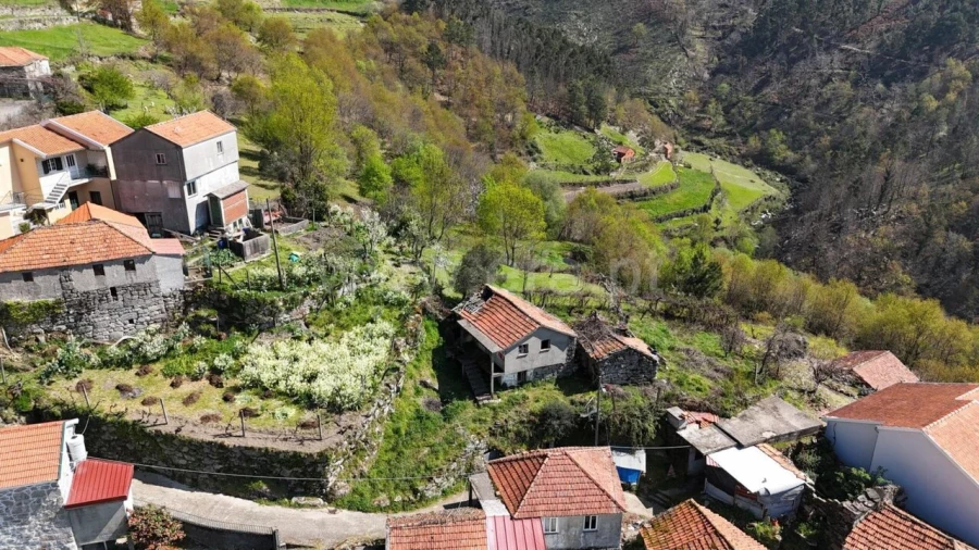 Moradia T0 para Venda em Teixeira e Teixeiró Foto 16
