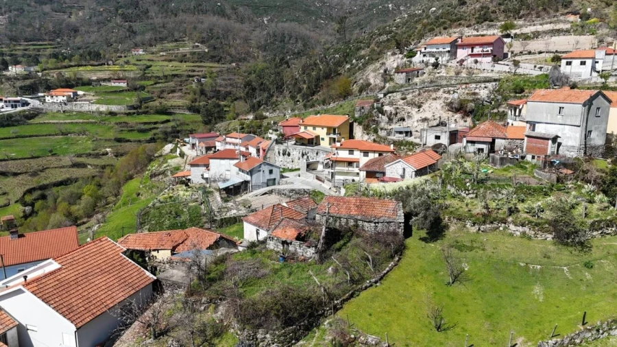 Moradia T0 para Venda em Teixeira e Teixeiró Foto 4