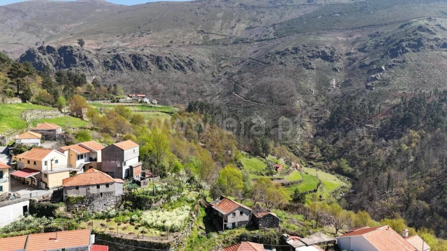 Moradia T0 para Venda em Teixeira e Teixeiró Foto 14