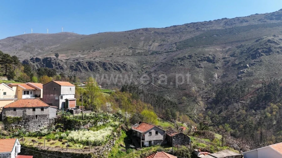 Moradia T0 para Venda em Teixeira e Teixeiró Foto 10