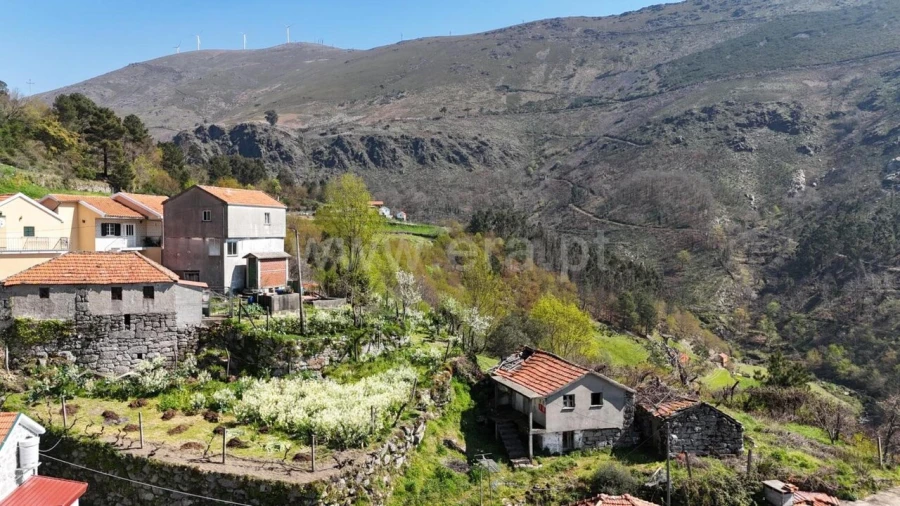 Moradia T0 para Venda em Teixeira e Teixeiró Foto 9