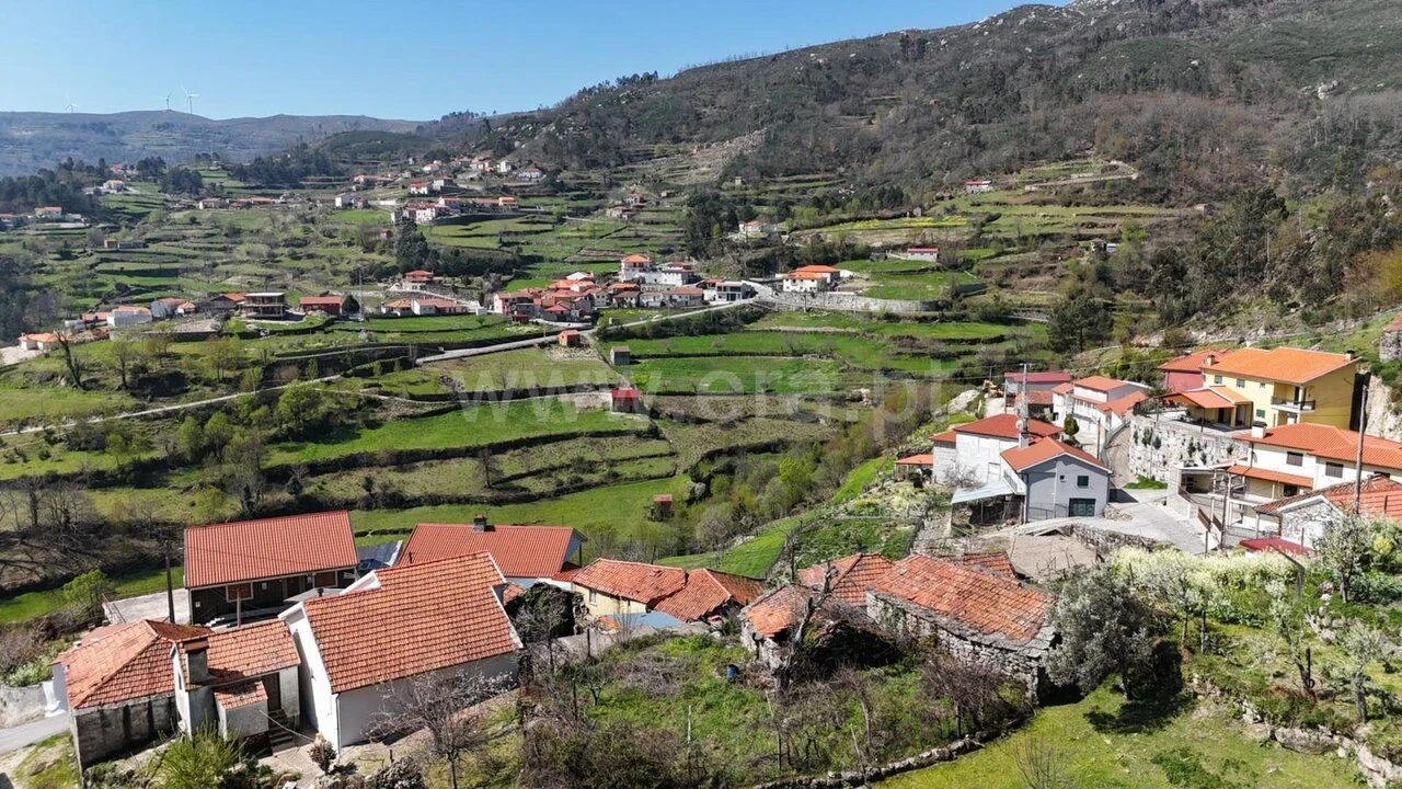 Moradia T0 para Venda em Teixeira e Teixeiró Foto 8