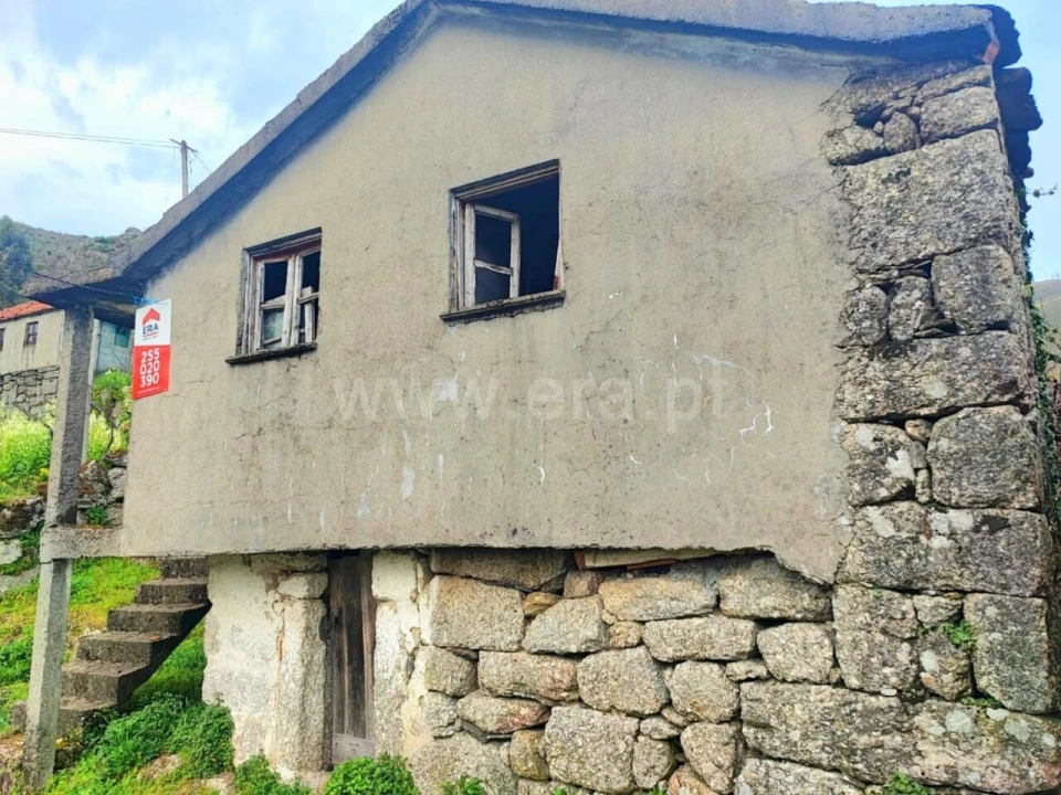 Moradia T0 para Venda em Teixeira e Teixeiró Foto 3