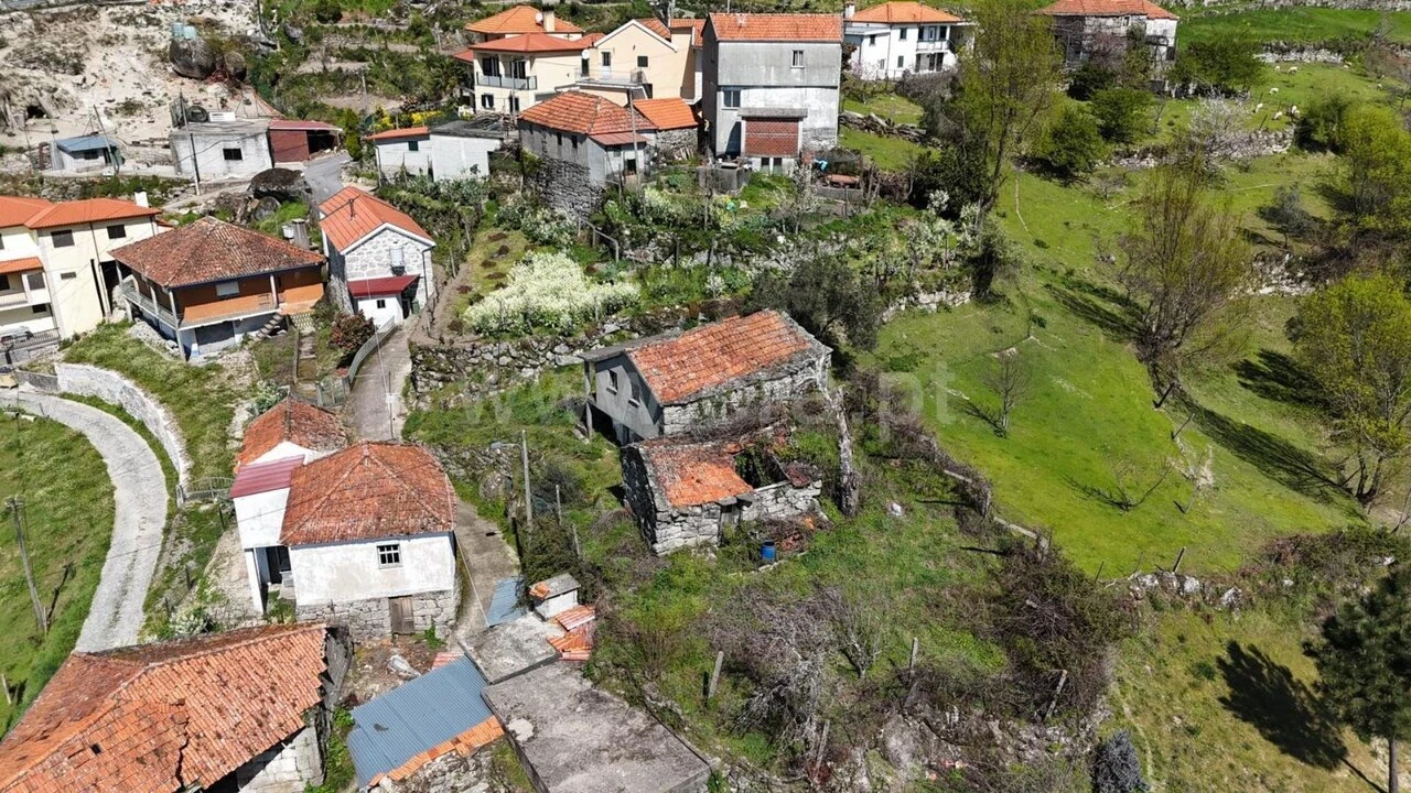 Moradia T0 para Venda em Teixeira e Teixeiró Foto 5