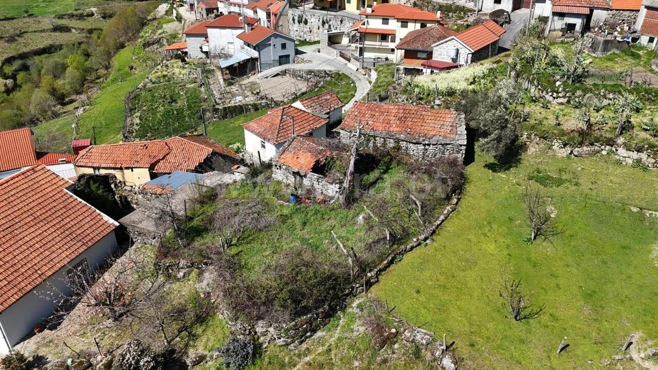 Moradia T0 para Venda em Teixeira e Teixeiró Foto 18