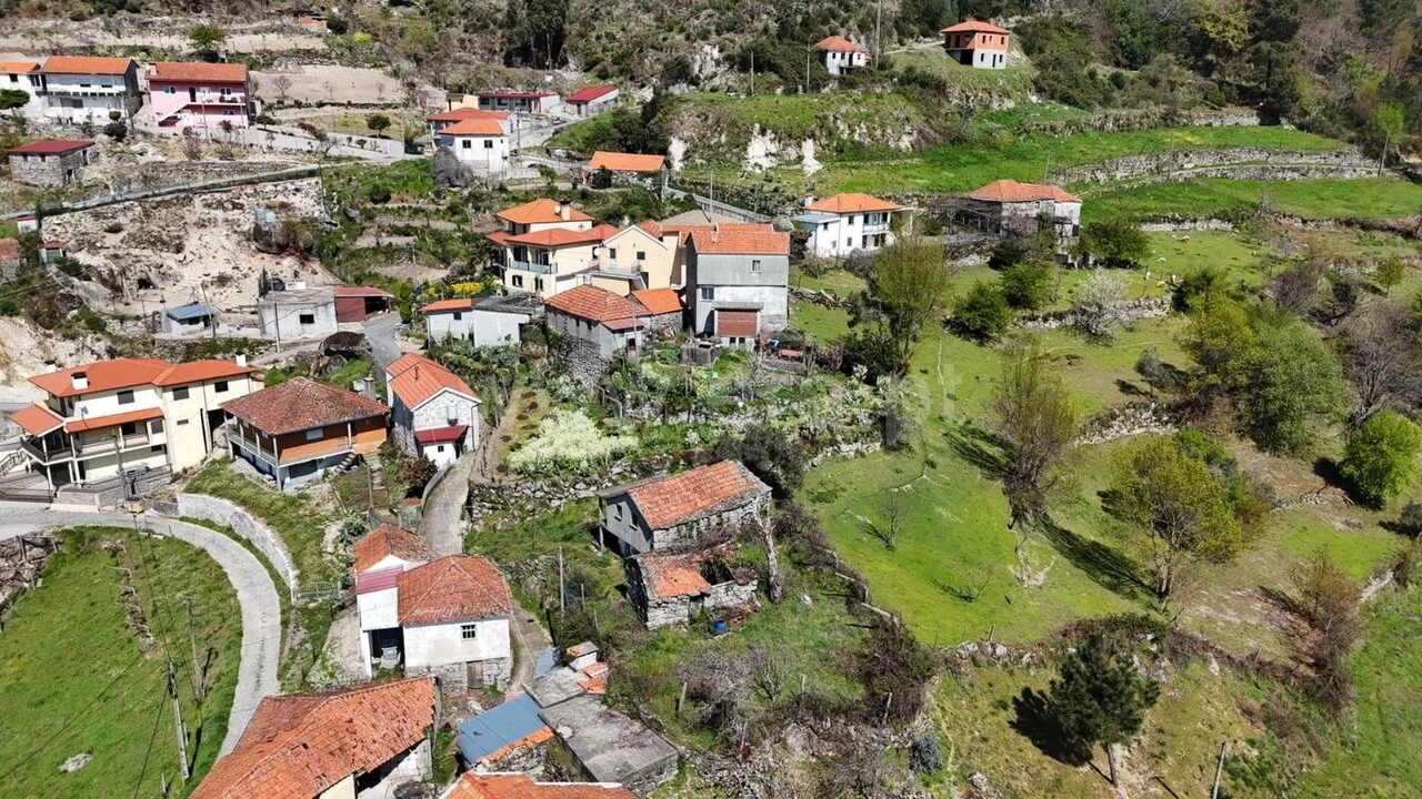 Moradia T0 para Venda em Teixeira e Teixeiró Foto 17