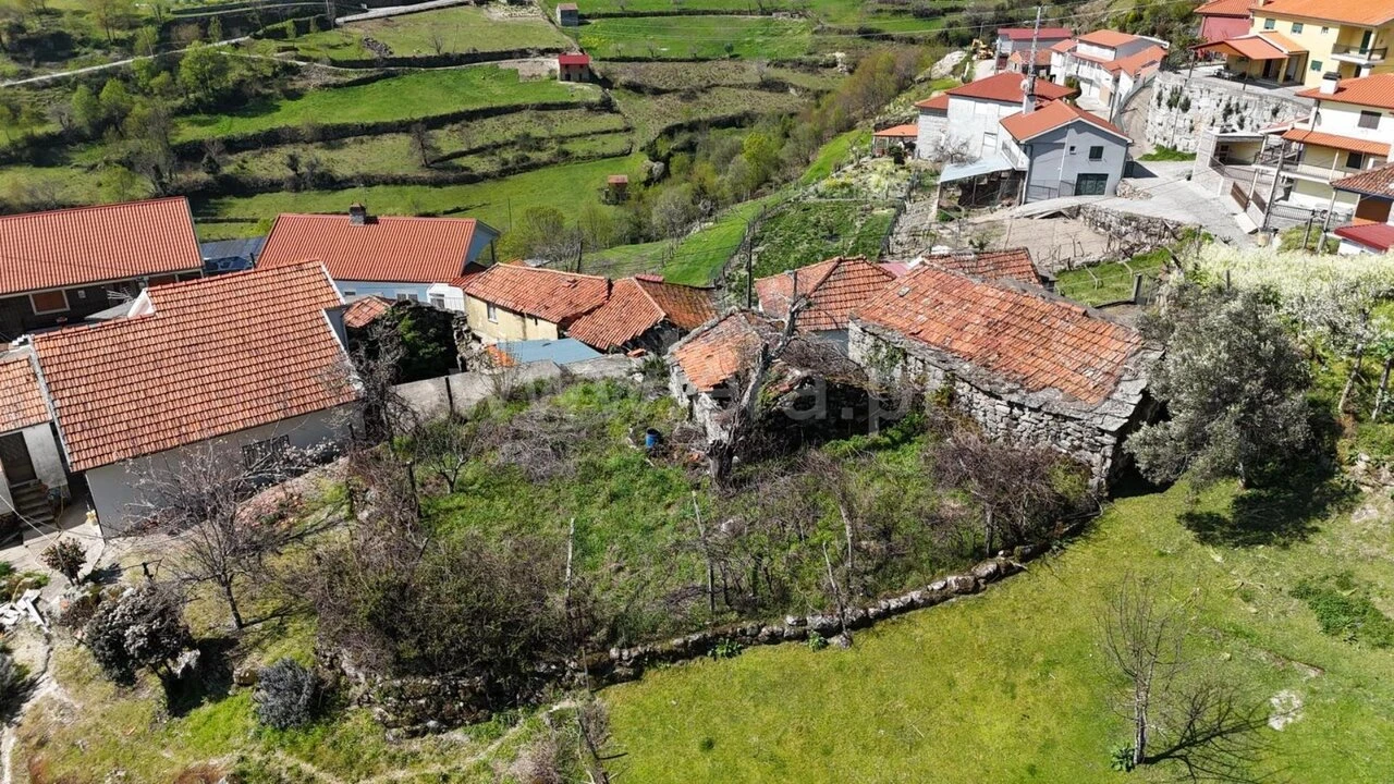 Moradia T0 para Venda em Teixeira e Teixeiró Foto 6
