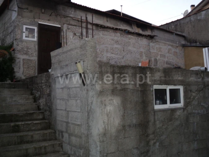 Moradia T1 para Venda em Campelo e Ovil Foto 3