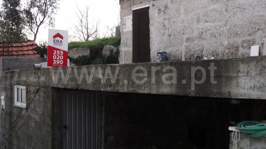 Moradia T1 para Venda em Campelo e Ovil