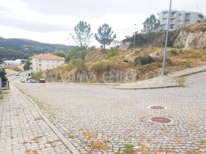 Terreno para Venda em Campelo e Ovil Foto 1
