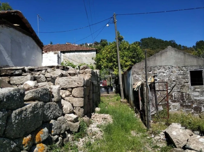 Moradia T1 para Venda em Santa Cruz do Douro e São Tomé de Covelas Foto 1