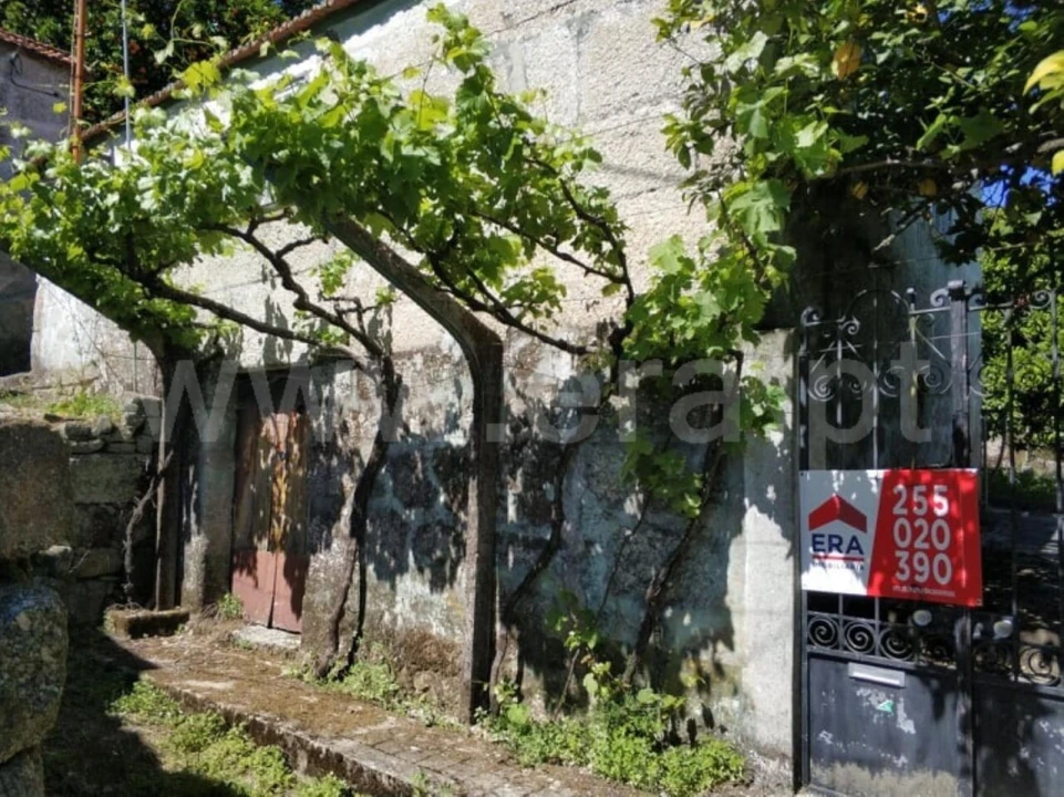 Moradia T1 para Venda em Santa Cruz do Douro e São Tomé de Covelas Foto 2