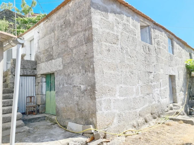 Moradia T2 para Venda em Campelo e Ovil Foto 1