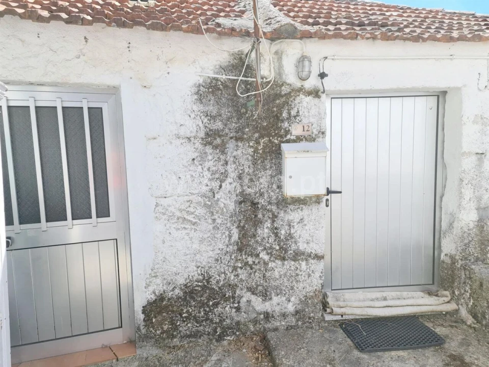 Moradia T2 para Venda em Campelo e Ovil Foto 3