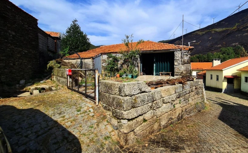 Moradia T1 para Venda em Teixeira e Teixeiró Foto 1