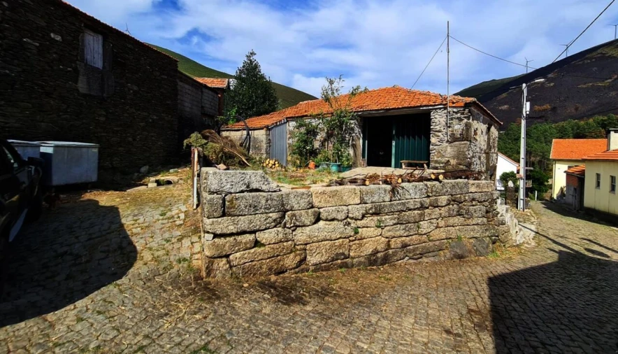 Moradia T1 para Venda em Teixeira e Teixeiró Foto 3