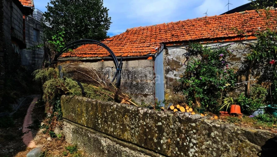 Moradia T1 para Venda em Teixeira e Teixeiró Foto 4