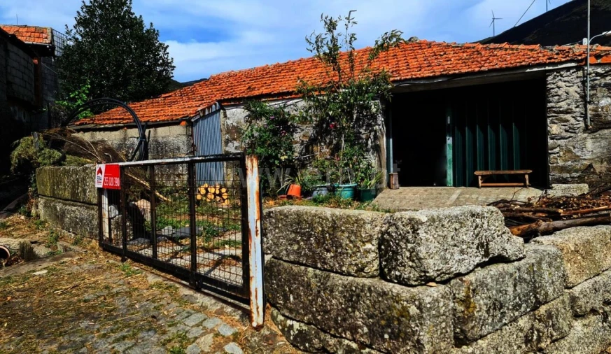 Moradia T1 para Venda em Teixeira e Teixeiró Foto 7