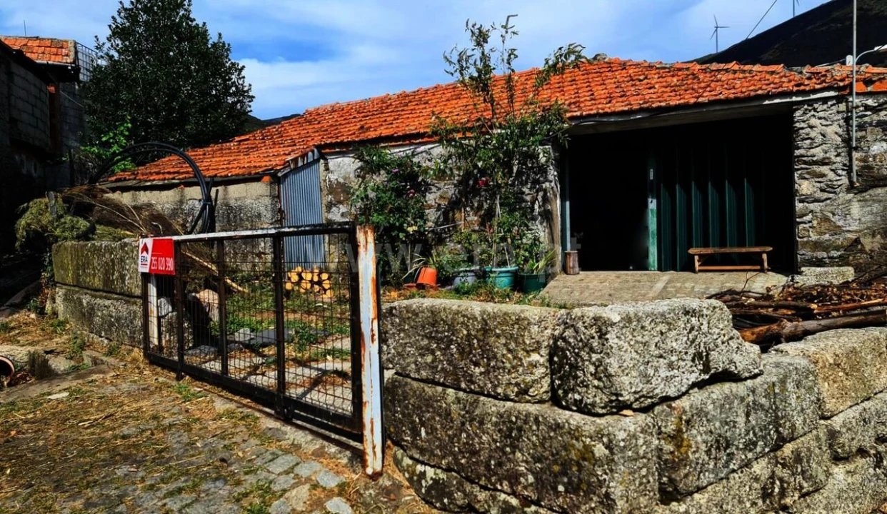 Moradia T1 para Venda em Teixeira e Teixeiró Foto 7