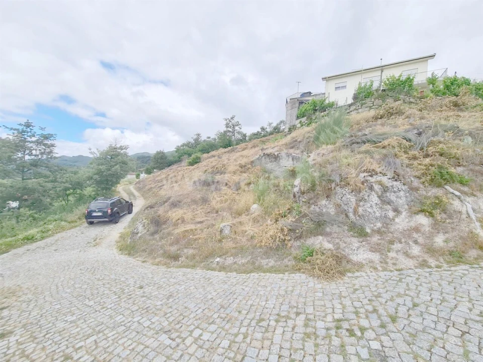 Terreno para Venda em Campelo e Ovil Foto 1