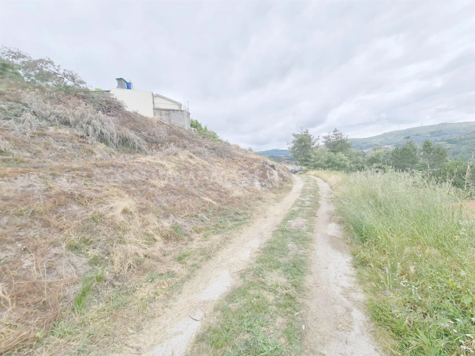 Terreno para Venda em Campelo e Ovil Foto 2