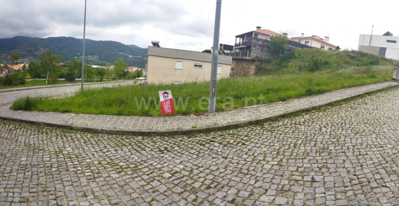 Terreno para Venda em Campelo e Ovil Foto 1