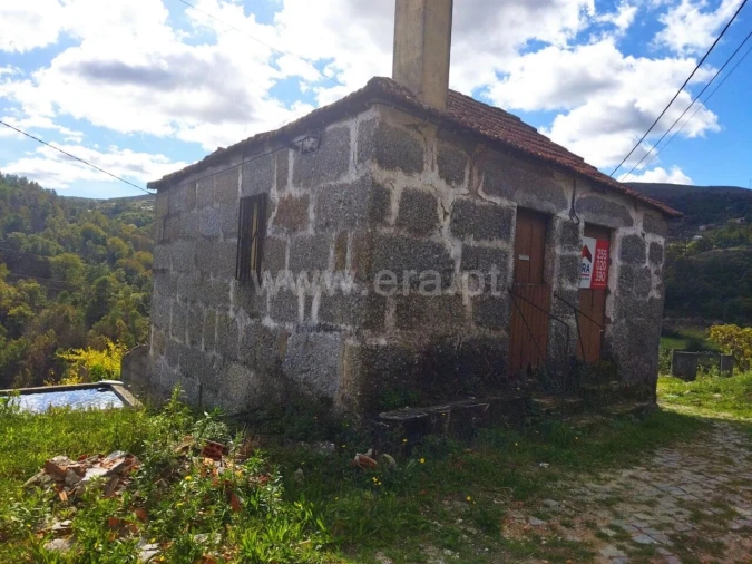 Moradia T0 para Venda em Teixeira e Teixeiró Foto 5