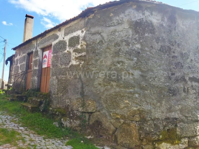 Moradia T0 para Venda em Teixeira e Teixeiró Foto 4