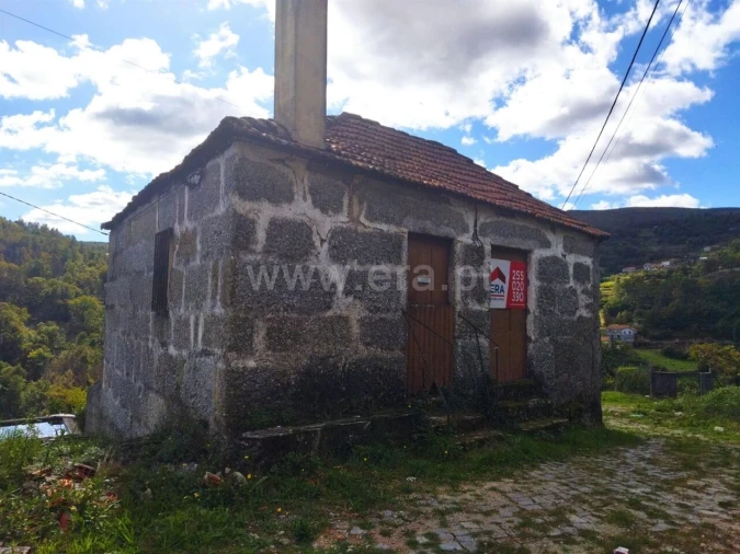 Moradia T0 para Venda em Teixeira e Teixeiró Foto 3